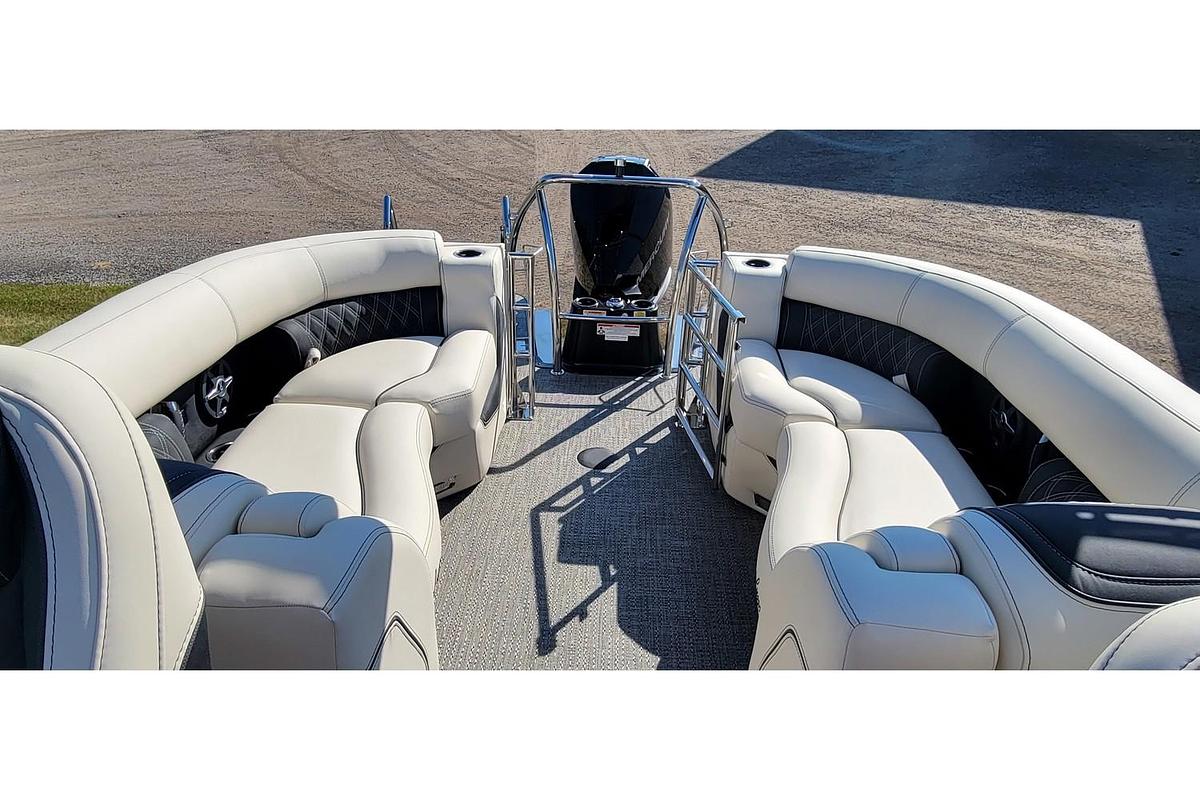 2025 Barletta Lusso Quad Lounge/Co-Captain