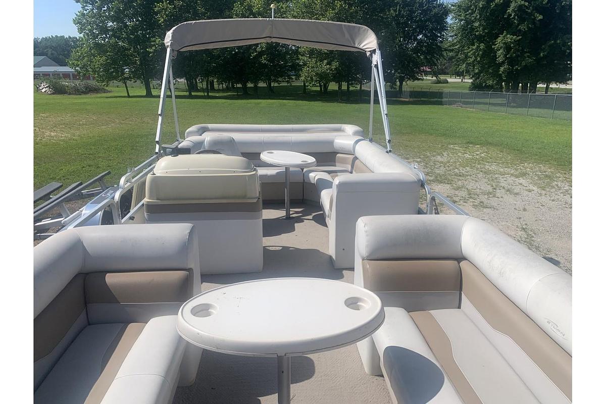 Used 2002 Sylvan 822 Mirage Cruise