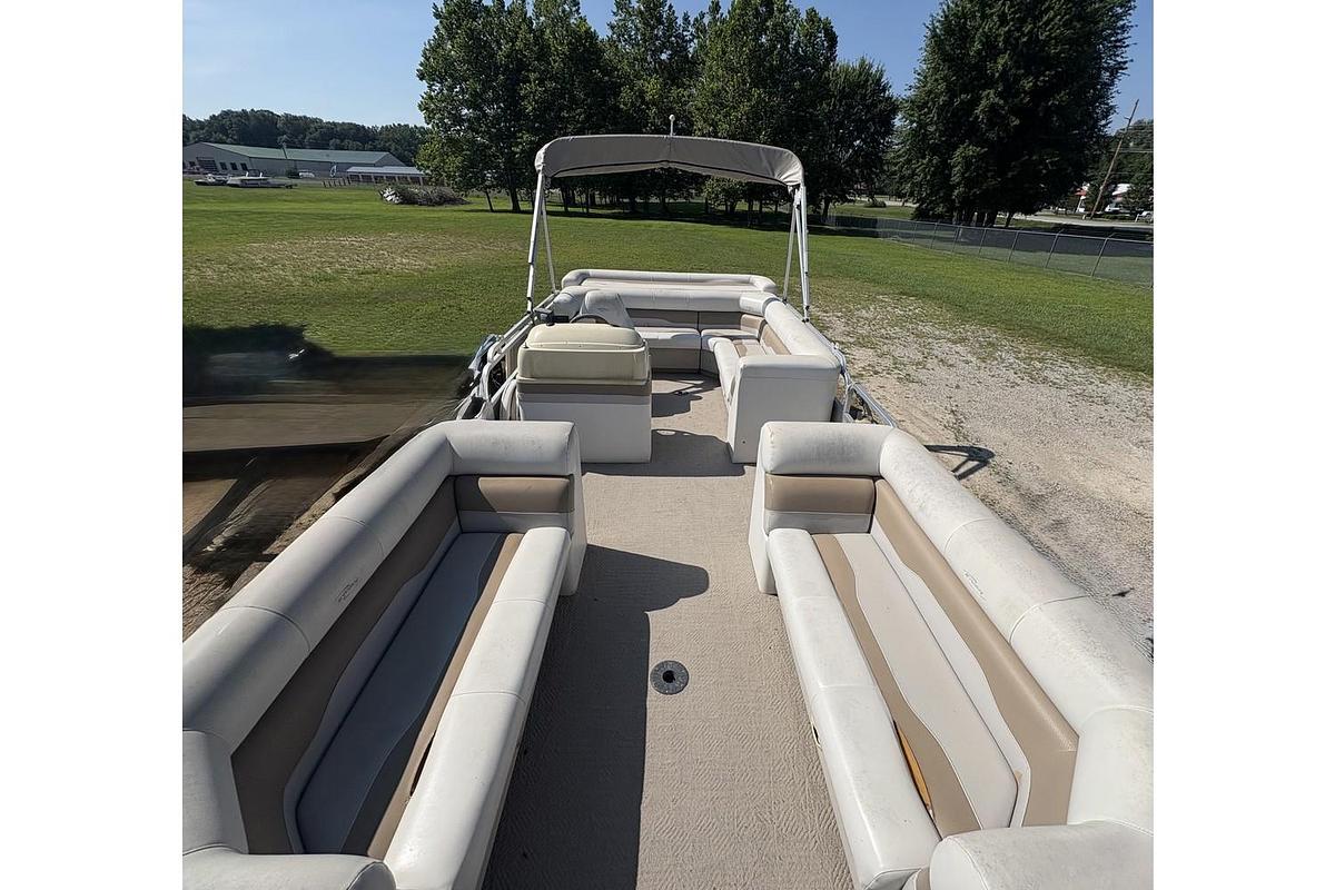 Used 2002 Sylvan 822 Mirage Cruise