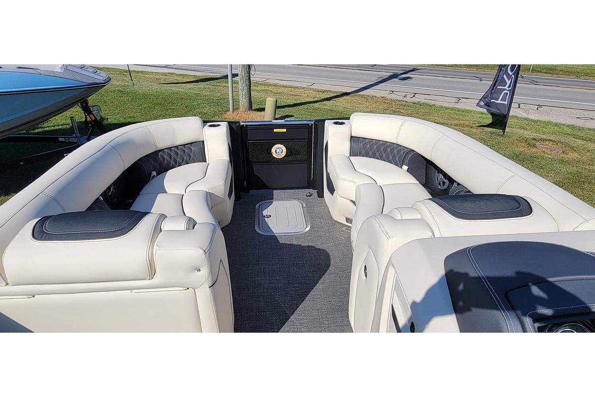 2025 Barletta Lusso Quad Lounge/Co-Captain