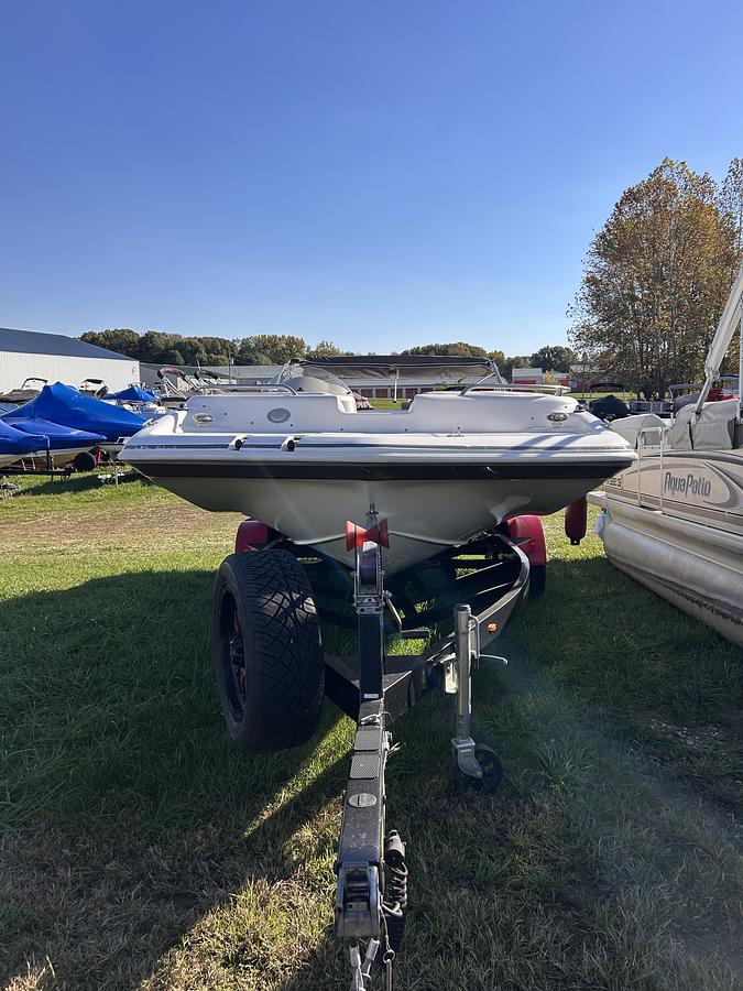 Used 2012 Hurricane Sundeck Sport 201