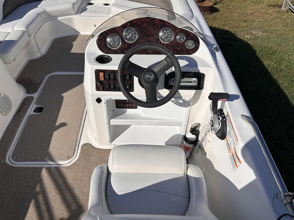 Used 2012 Hurricane Sundeck Sport 201