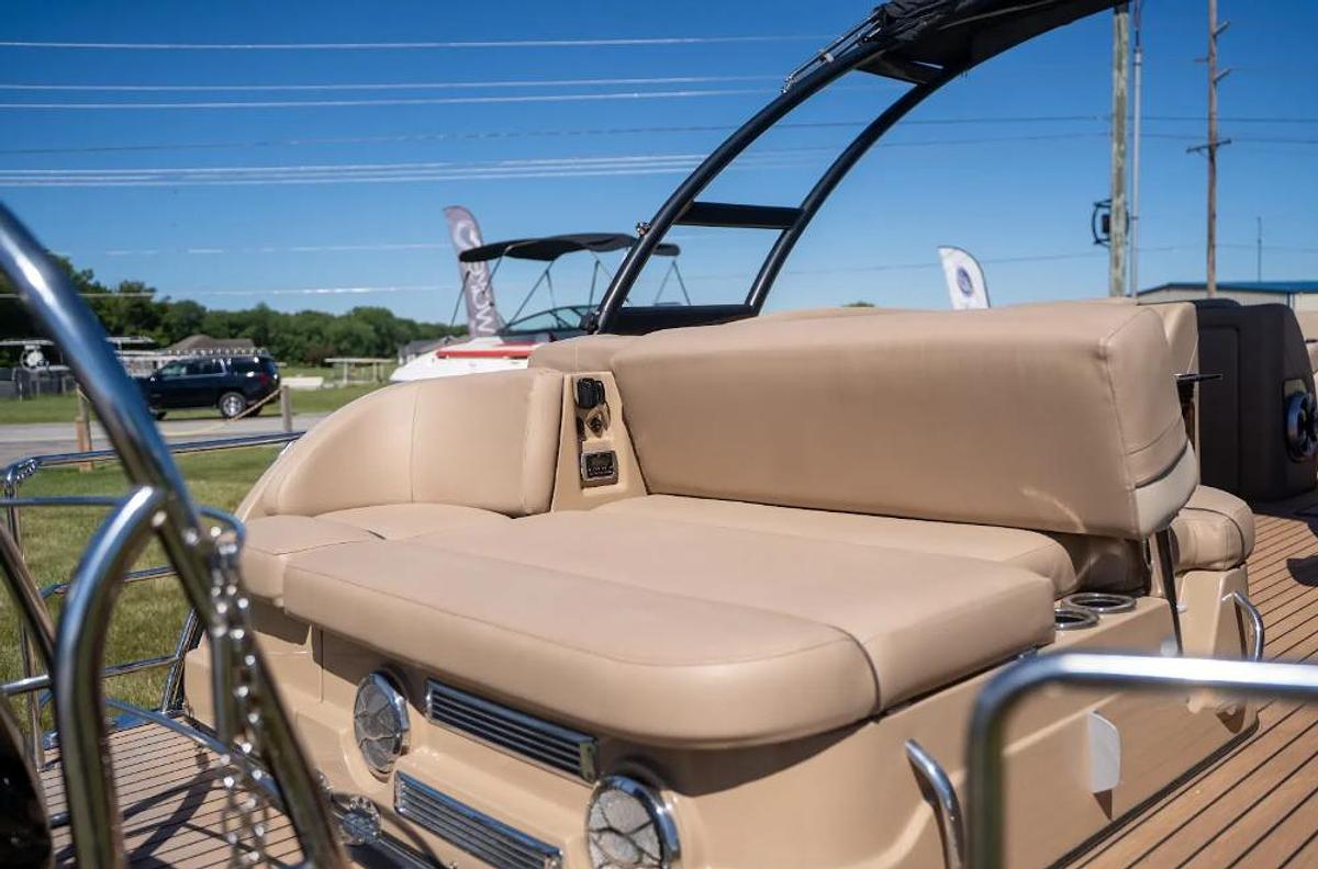 Used 2015 Cypress Caymen 230 LE
