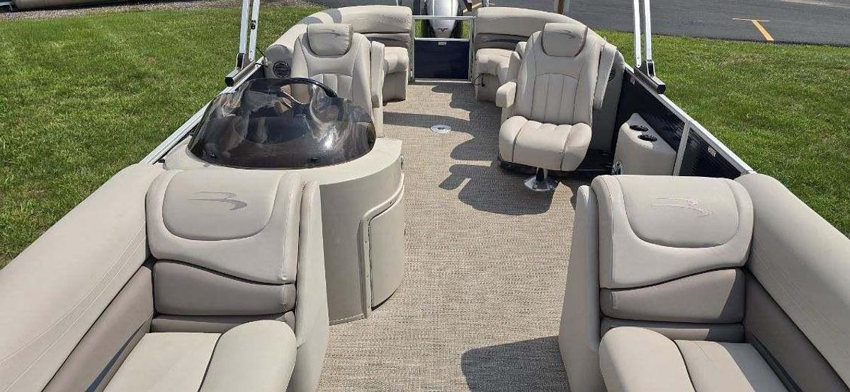 Used 2017 Bennington G22