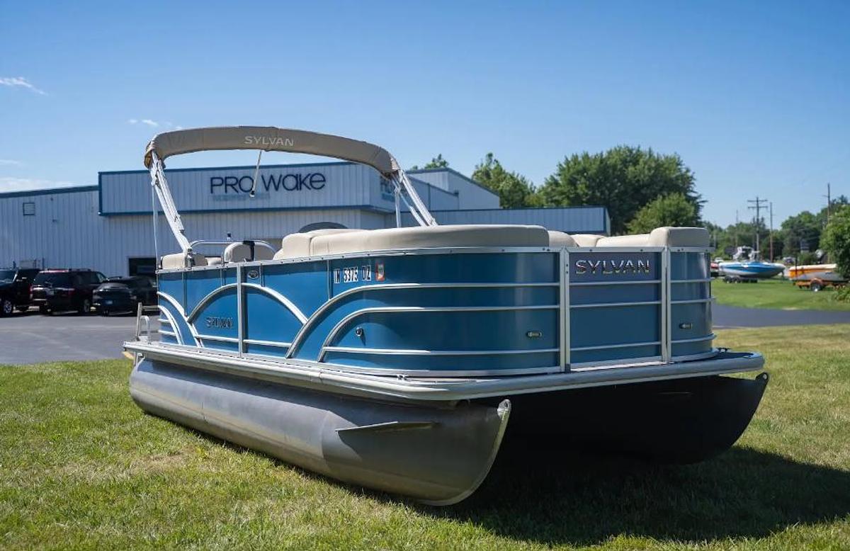Used 2017 Sylvan Mirage 8520 LZ