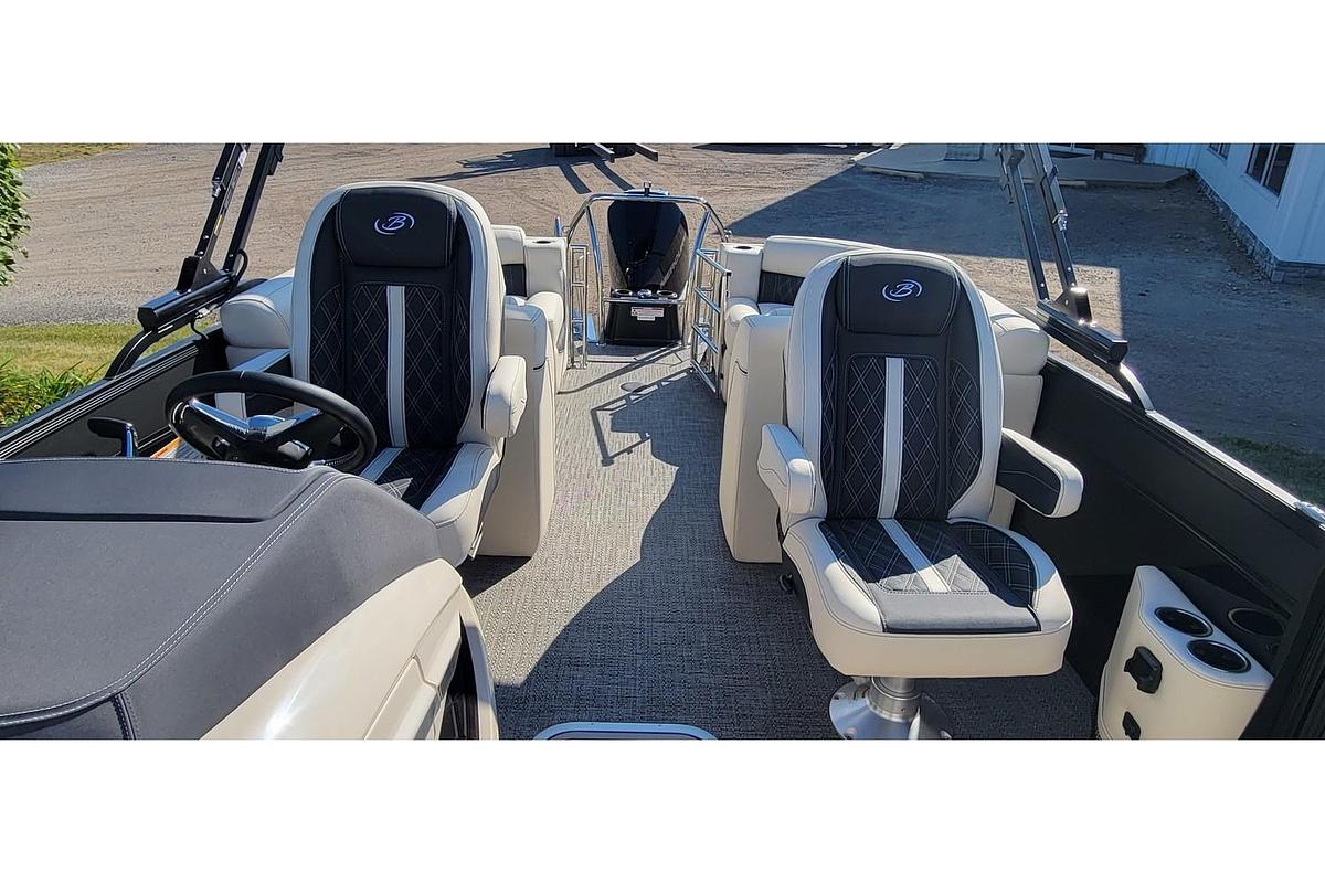 2025 Barletta Lusso Quad Lounge/Co-Captain