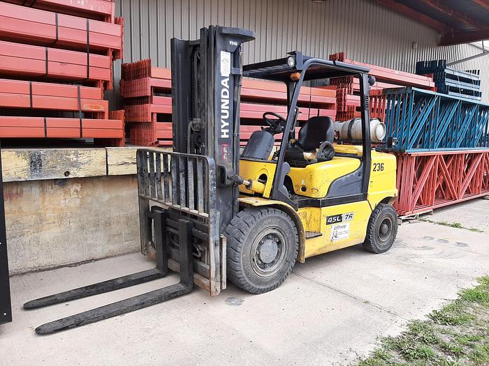 Used 2013 Hyundai 45L-7A Pneumatic Tire Forklift