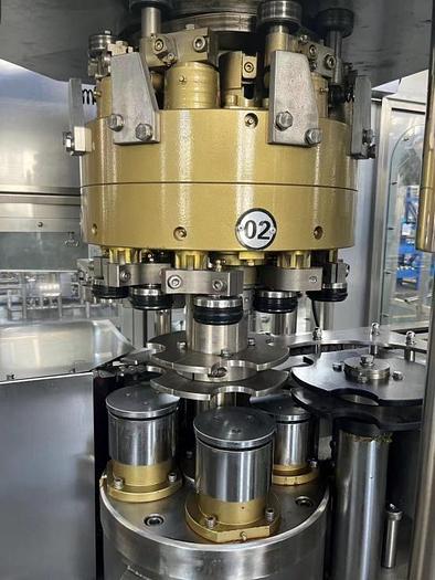 AUTOMATIC HIGH SPEED BEVERAGE HOT FILLING AND CAPPING MACHINE/POP CANS