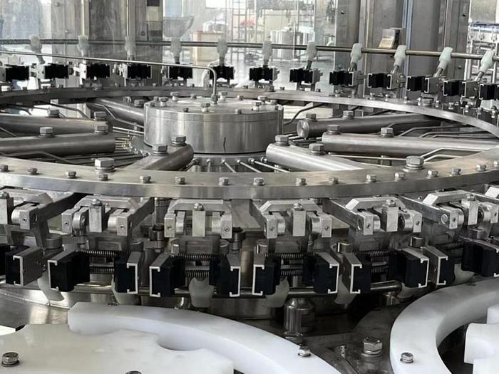 Automatic High Speed for Carbonated Beverage Isobaric Filling Line-Washing, Filling and Capping/Glass Bottles