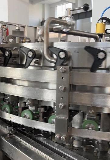 Automatic High Speed for Carbonated Beverage Isobaric Filling and Capping Machine/CANS
