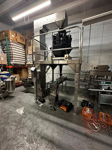 FULLY AUTOMATIC GUMMIES AND SIMILAR PRODUCTS FILLING MACHINE