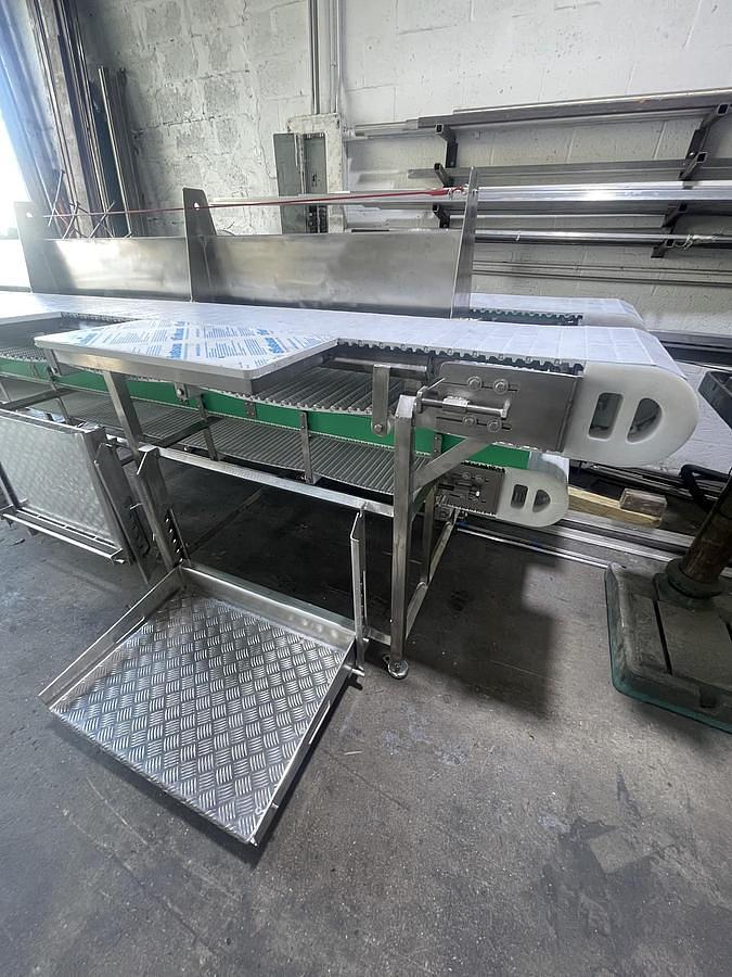 TRIMING CONVEYOR IDEAL FOR THE SEAFOOD AND FISH INDUSTRY WITH WORK STATIONS