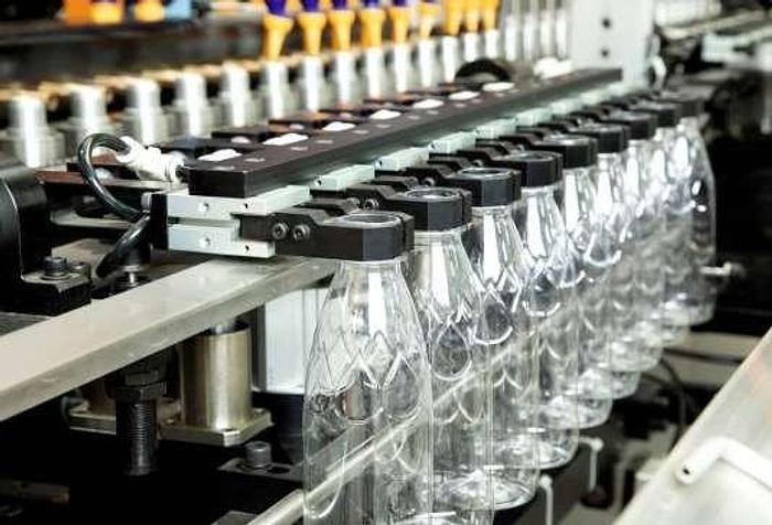Automatic High Speed Auto Bottle Blowing Machine with Air Chiller/Air Compressor and a Set of Molds