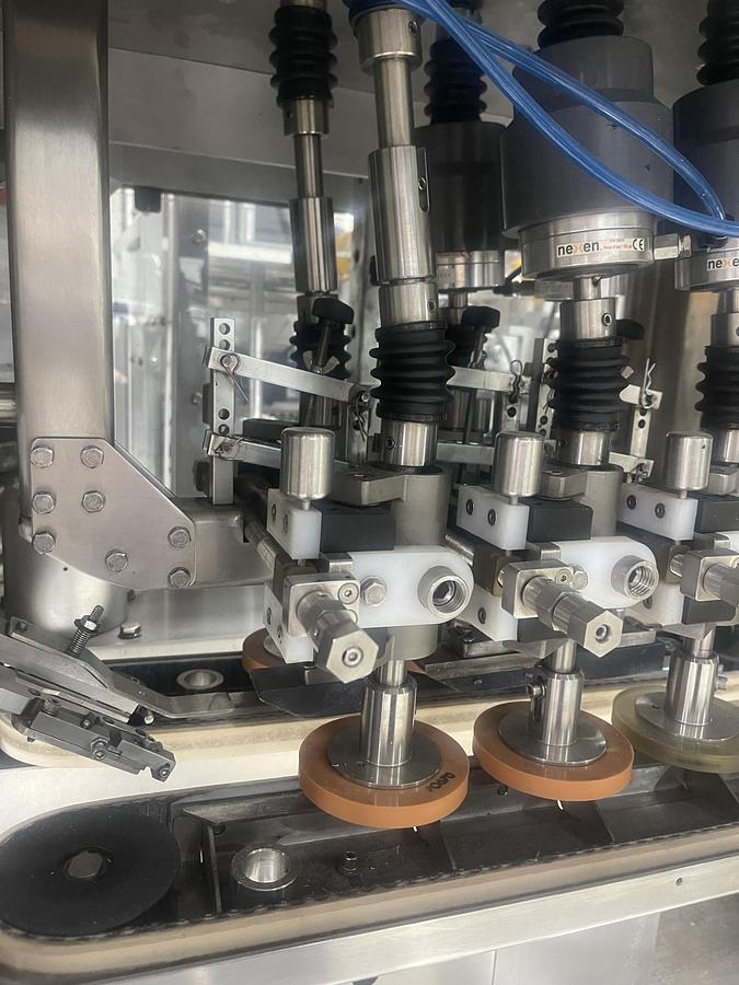 Used AUTOMATIC INLINE BOTTLE CAPPING MACHINE WITH VERTICAL WHEEL CAP SORTER