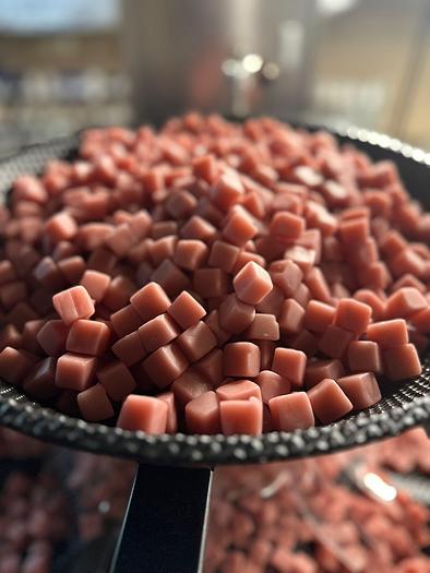 FULLY AUTOMATIC GUMMIES AND SIMILAR PRODUCTS FILLING MACHINE