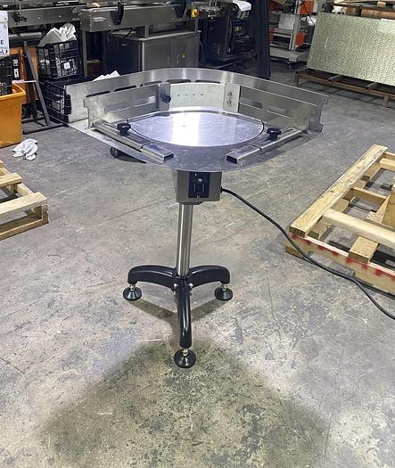 ROTARY TABLE 18" DIAMETER WITH 90 DEGREE ANGLE ADJUSTABLE RAILS. IDEAL TO USE AS A CORNER (90 DEGREE ANGLE) CONVEYOR
