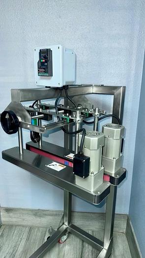 Hugger Belt Transfer Conveyor for Bottom Coding and Other Applications/ 24 inches long/Model DE 80