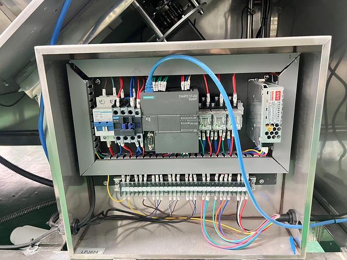 Automatic Unscrambler for Plastic Bottles