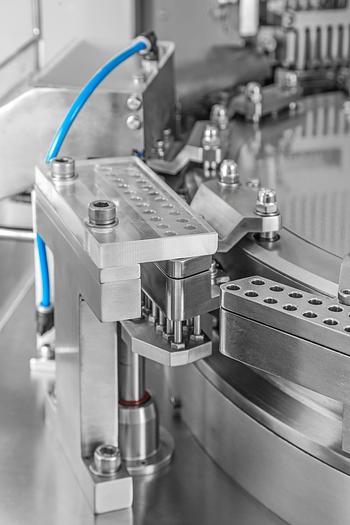 Automatic Capsule Filling Machine Model: DE 7200