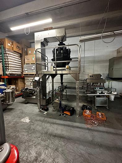 FULLY AUTOMATIC GUMMIES AND SIMILAR PRODUCTS FILLING MACHINE