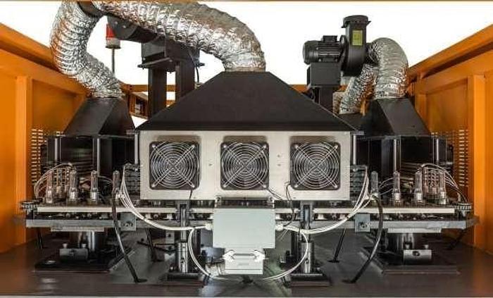 Automatic High Speed Auto Bottle Blowing Machine with Air Chiller/Air Compressor and a Set of Molds