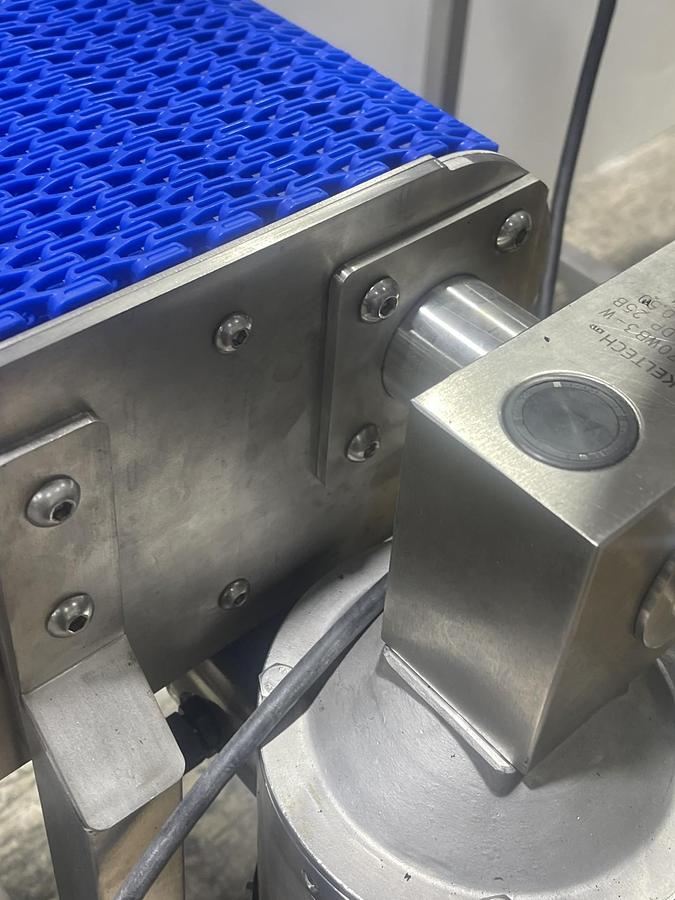 Conveyors with Modular Belts and Working Tables