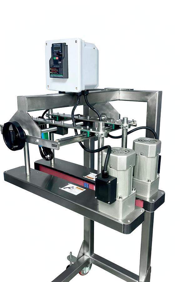 Hugger Belt Transfer Conveyor for Bottom Coding and Other Applications/ 24 inches long/Model DE 80