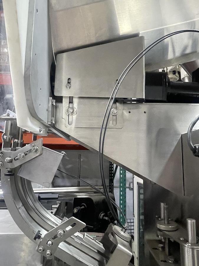 Used AUTOMATIC INLINE BOTTLE CAPPING MACHINE WITH VERTICAL WHEEL CAP SORTER