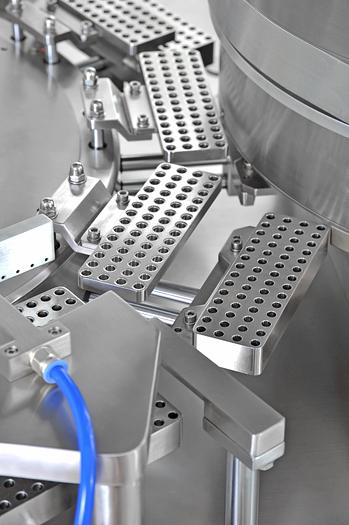 Automatic Capsule Filling Machine Model: DE 7200