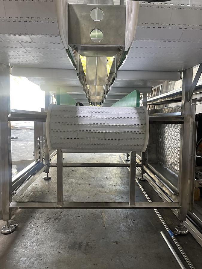 TRIMING CONVEYOR IDEAL FOR THE SEAFOOD AND FISH INDUSTRY WITH WORK STATIONS