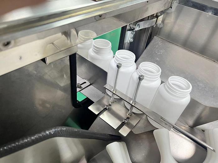 Automatic Unscrambler for Plastic Bottles