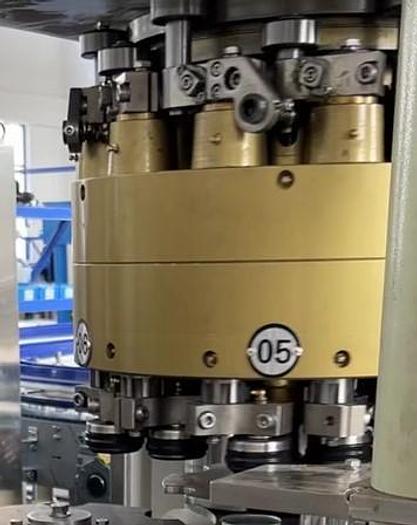 Automatic High Speed for Carbonated Beverage Isobaric Filling and Capping Machine/CANS