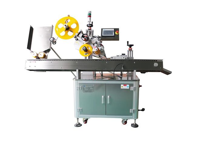 Automatic Horizontal Labeling Machine for unstable cylindrical objects such as oral liquid bottles, ampoules, reagent tube, pencil, solid glue bottles, pens, lipstick, etc.