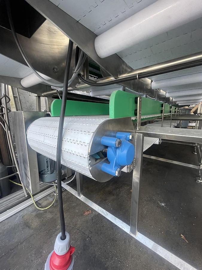 TRIMING CONVEYOR IDEAL FOR THE SEAFOOD AND FISH INDUSTRY WITH WORK STATIONS