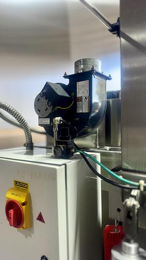 Used NECK BANDER AND SLEEVE APPLICATOR WITH HEAT TUNNEL MODEL EZ-130 BRAND: AXON IN EXCELLENT CONDITION AND READY FOR SHIPMENT