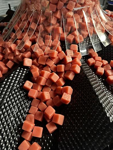 FULLY AUTOMATIC GUMMIES AND SIMILAR PRODUCTS FILLING MACHINE