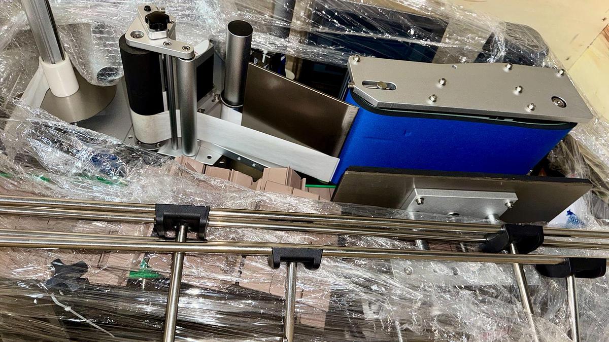 Automatic Labeling Machine for Round Bottles