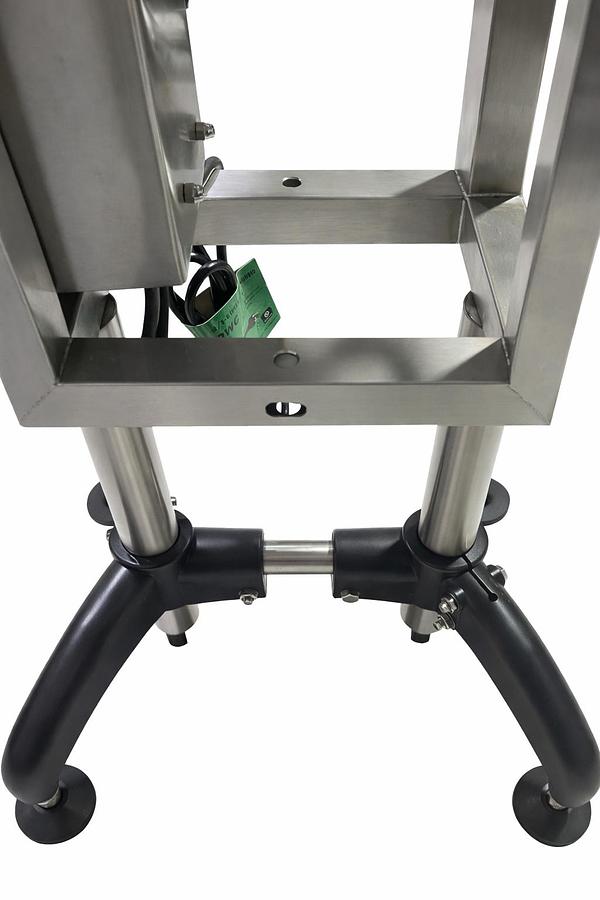 Hugger Belt Transfer Conveyor for bottom coding and other applications Model/36 inches long: DE 60