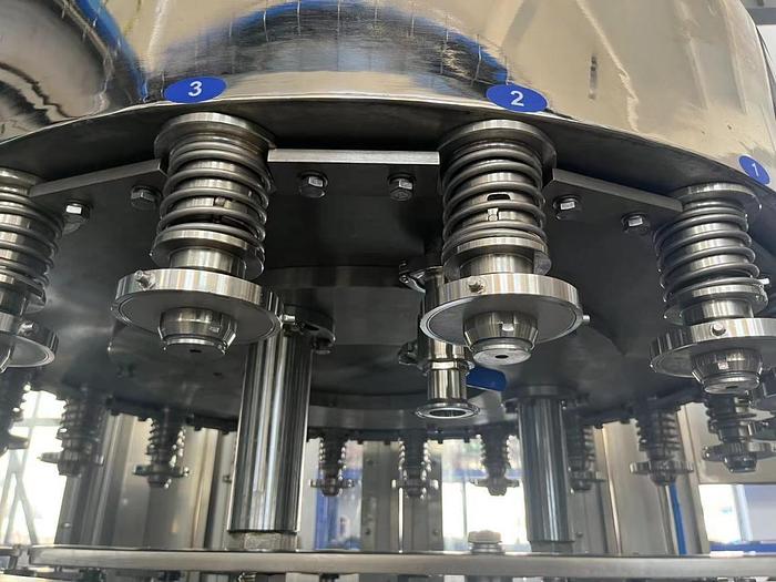 AUTOMATIC HIGH SPEED BEVERAGE HOT FILLING AND CAPPING MACHINE/POP CANS