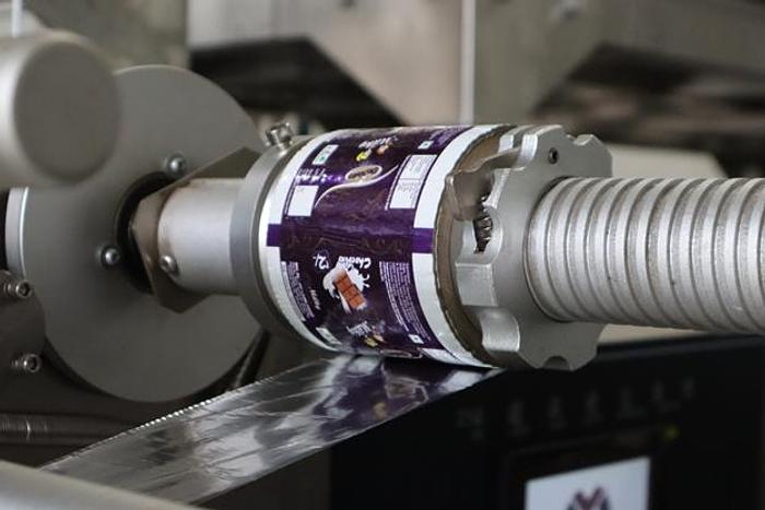 PILLOW BAG FILLING AND SEALING MACHINE FOR SOLIDS