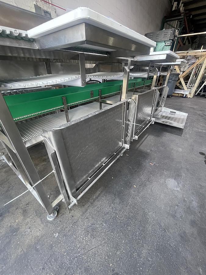 TRIMING CONVEYOR IDEAL FOR THE SEAFOOD AND FISH INDUSTRY WITH WORK STATIONS