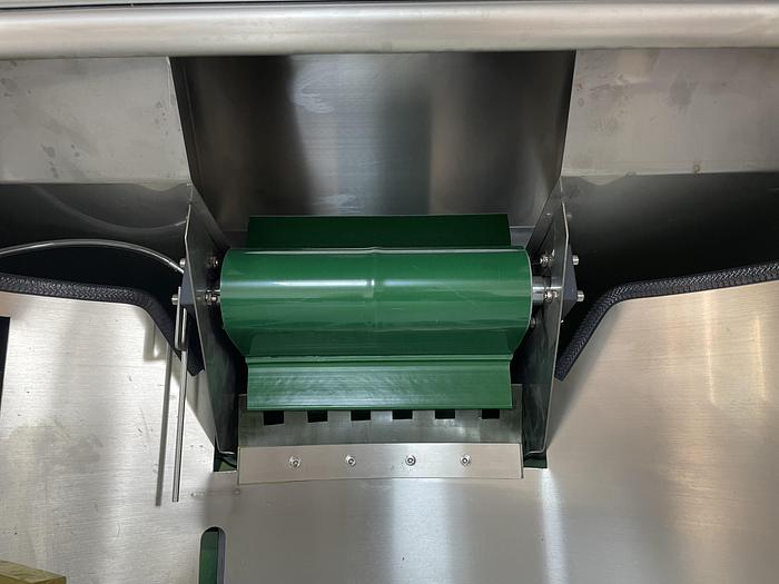 Automatic Unscrambler for Plastic Bottles