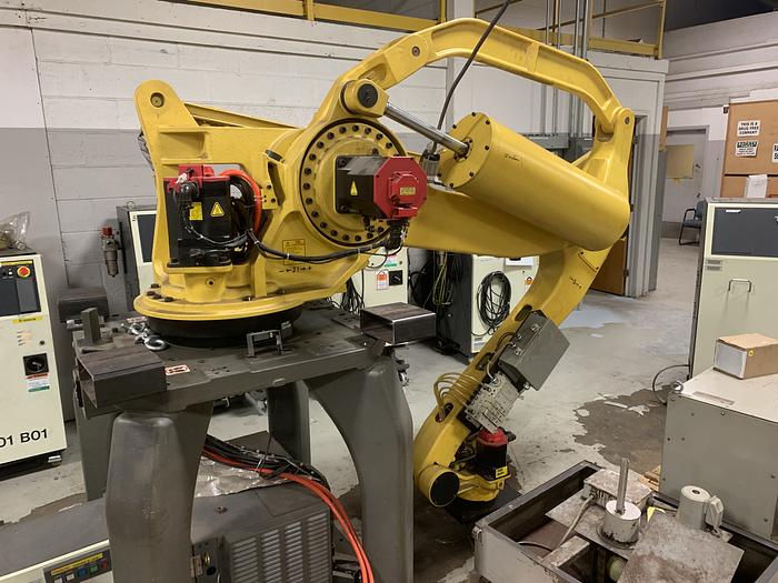 Used FANUC M410iB/160 PALLETIZING ROBOT WITH RJ3iB CONTROLLER 160KG X 3140 MM REACH