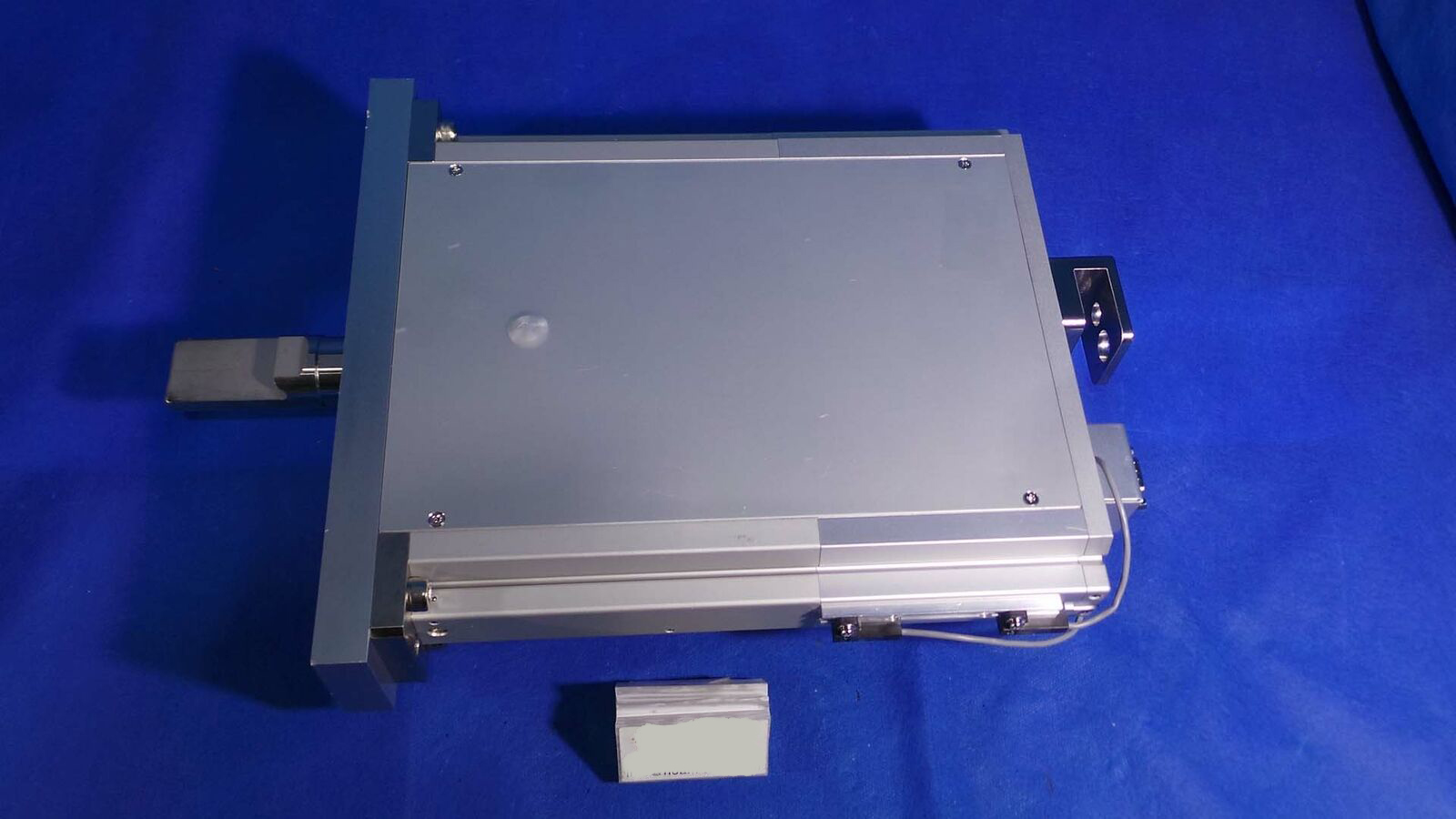 Used SMC XGT300-30-1A-X804 Valve, XGT300-30-1A-X804 / SLIT Valve / Press 10~6 Pa~atm OPE