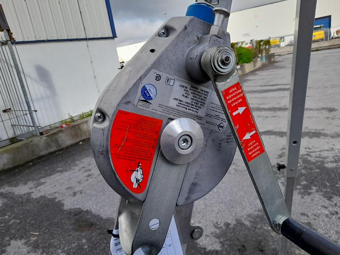 Used Ikar 1 person Tripod & Winch