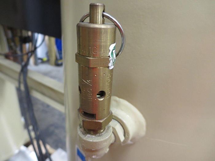 Used Ingersoll Rand HL4001HEOAH Dryer Heatless Desiccant 115VAC 60HZ 1PH 4A Powers On