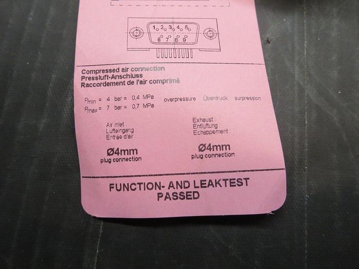Used VAT 07510-VA24-AAZ1/0157 (A-351898) Gate/Slit Valve Open Carton