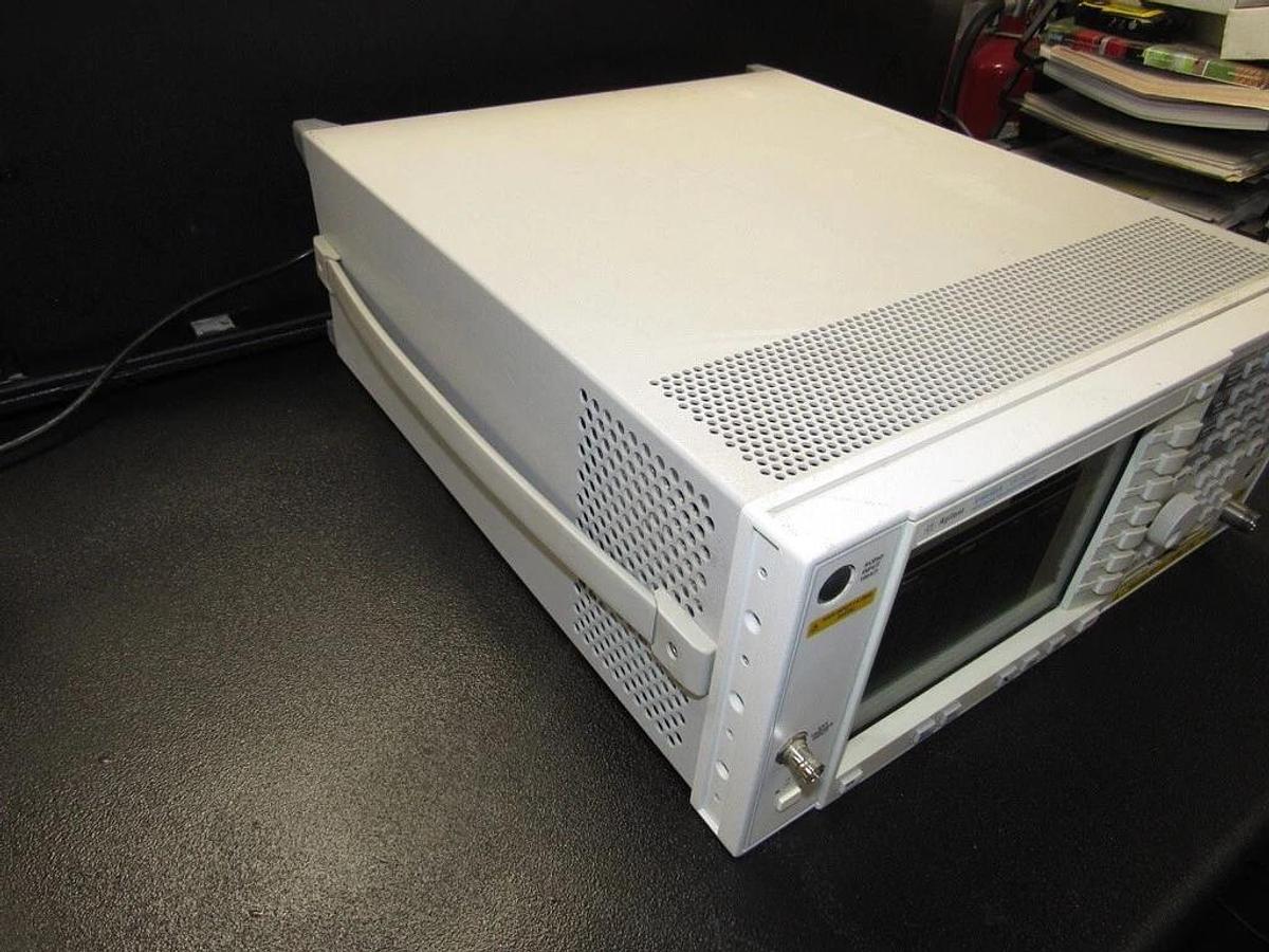 Used Agilent E4440A 3Hz-26.6GHz PSA Spectrum Analyzer Opt:111, 115, 1DS, 219,226, B7J