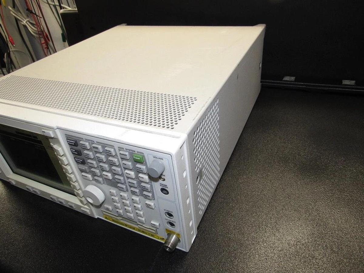 Used Agilent E4440A 3Hz-26.6GHz PSA Spectrum Analyzer Opt:111, 115, 1DS, 219,226, B7J