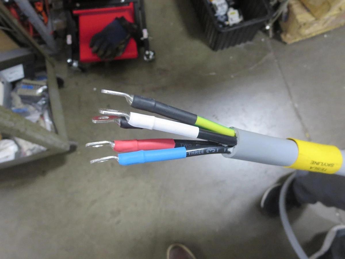 Mennekes ME560C5W Connector & Cable 600VAC 60A 50-60HZ 802181 Tesla Skyline